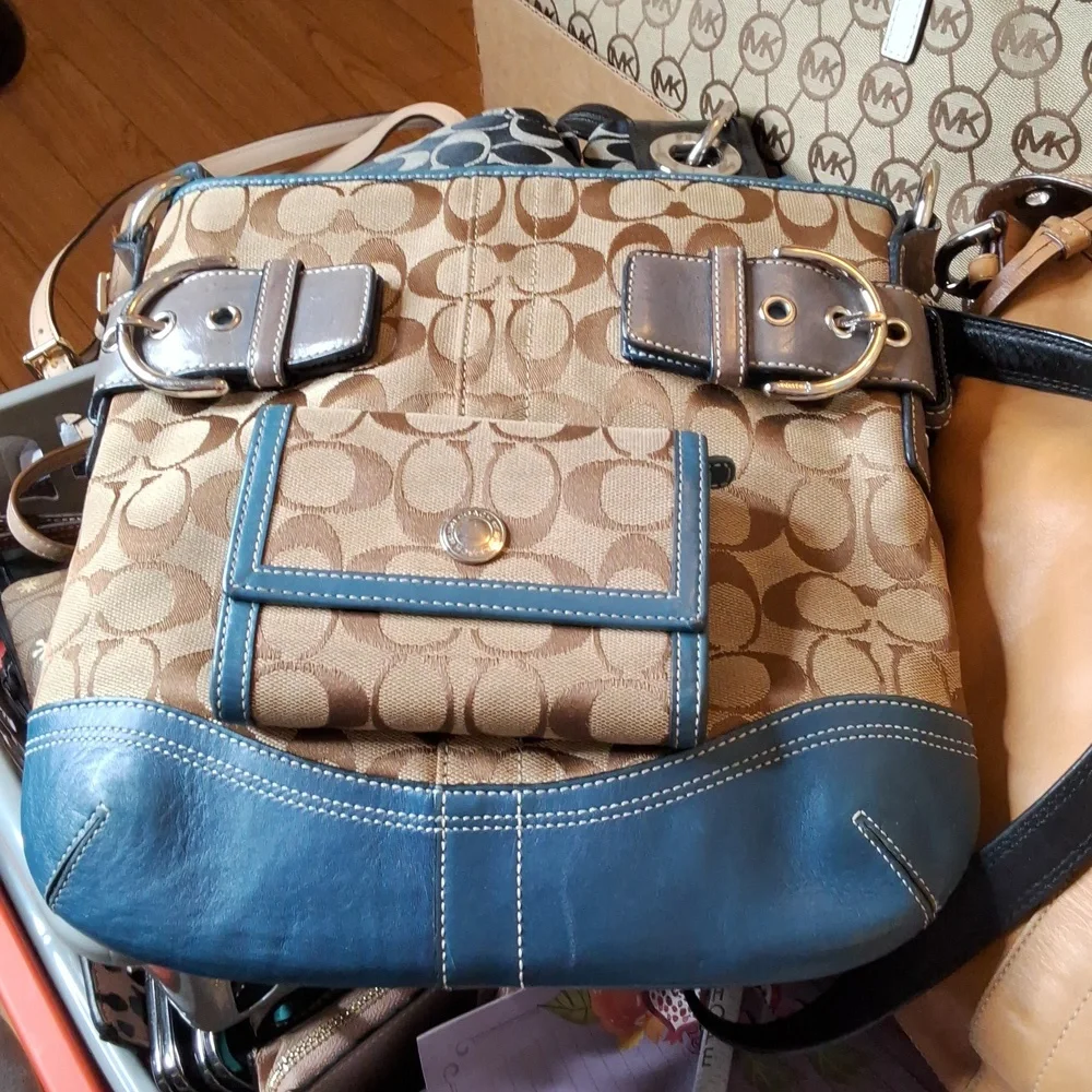 Coach - Picture 1 of 1